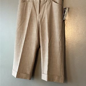 Briggs New York women’s dress crop pants.